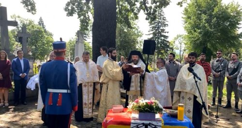 Sfinţirea unui monument închinat lui Mihail Kogălniceanu în cel mai mare cimitir ieșean Poza 175624