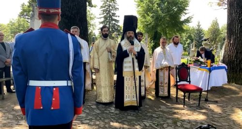 Sfinţirea unui monument închinat lui Mihail Kogălniceanu în cel mai mare cimitir ieșean Poza 175625