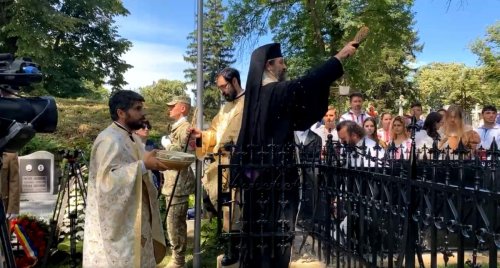 Sfinţirea unui monument închinat lui Mihail Kogălniceanu în cel mai mare cimitir ieșean Poza 175626