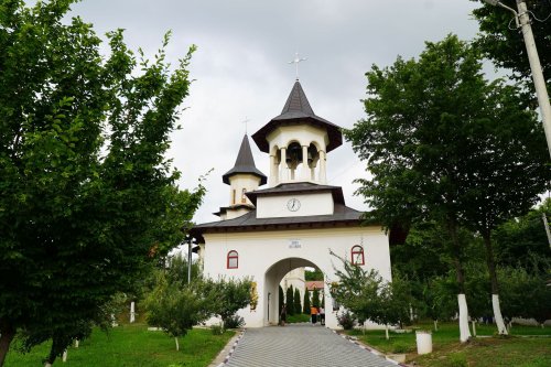 Hramul Mănăstirii Toflea din judeţul Galaţi Poza 175834