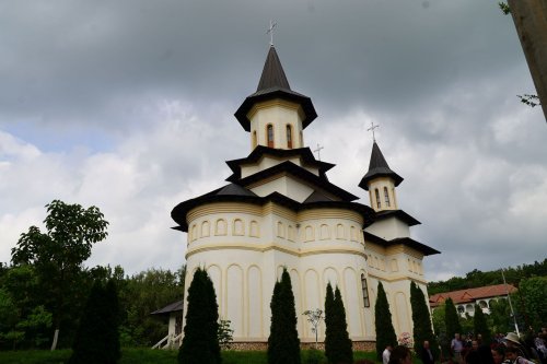 Hramul Mănăstirii Toflea din judeţul Galaţi Poza 175836