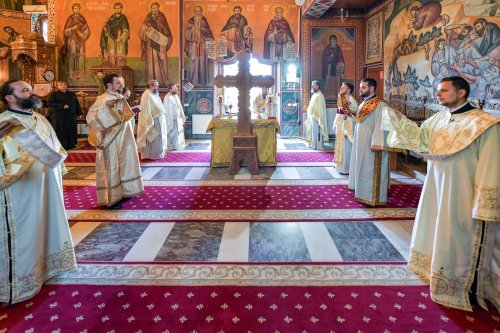 Sfinţii români, cinstiţi la mănăstirea lor din Capitală Poza 175906