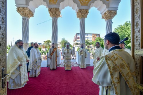 Sfinţii români, cinstiţi la mănăstirea lor din Capitală