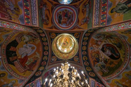 Sfinţii români, cinstiţi la mănăstirea lor din Capitală Poza 175937