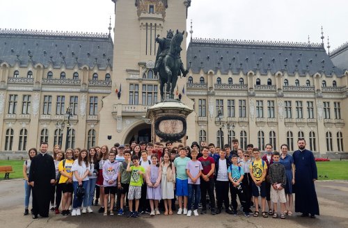 Copii și tineri vrânceni în excursie culturală la Iași