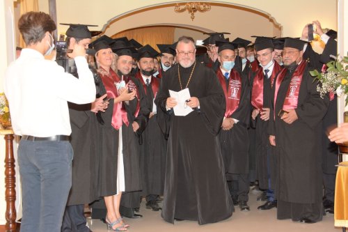 Primii absolvenţi de Teologie ortodoxă la Roma Poza 176018