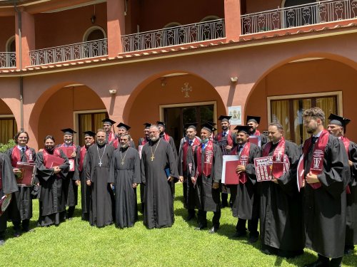 Primii absolvenţi de Teologie ortodoxă la Roma Poza 176019