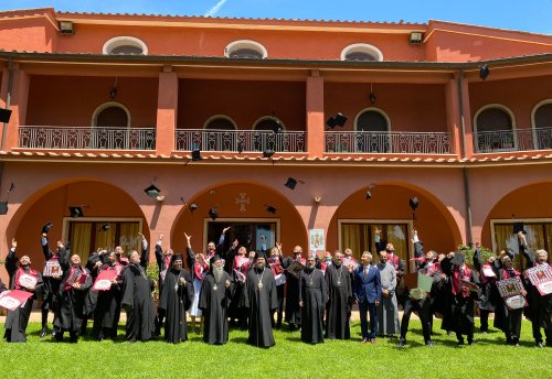 Primii absolvenţi de Teologie ortodoxă la Roma Poza 176023