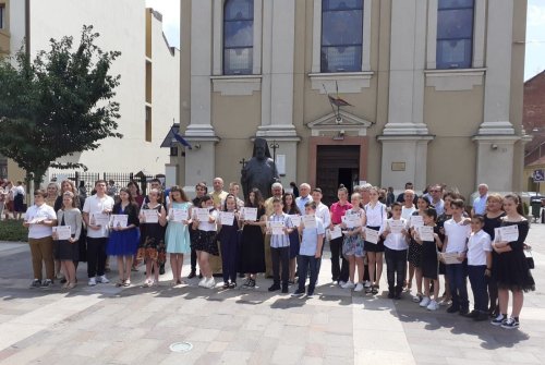 Biserica cu Lună  a premiat elevi ai Liceului Ortodox din Oradea Poza 176463