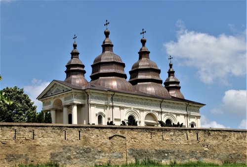 Mănăstirea Frumoasa, renăscută din ruine Poza 176791