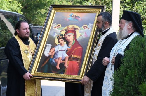 O copie a icoanei Maicii Domnului de la Mănăstirea Hadâmbu a fost oferită Mănăstirii Chirilovca Poza 177163