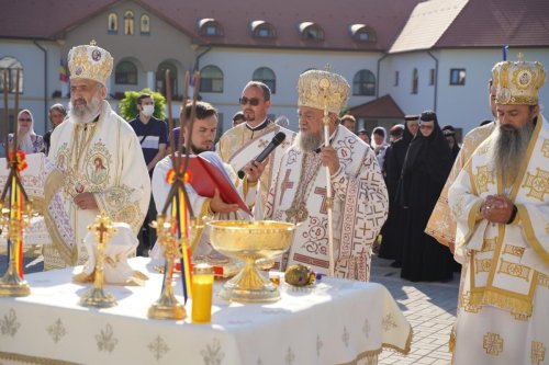 Târnosirea noului lăcaș al Mănăstirii „Hristos Pantocrator” din Alba Iulia Poza 177429
