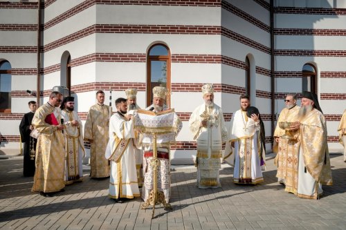 Târnosirea noului lăcaș al Mănăstirii „Hristos Pantocrator” din Alba Iulia Poza 177431