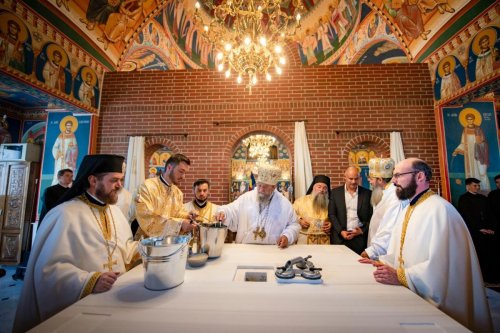 Târnosirea noului lăcaș al Mănăstirii „Hristos Pantocrator” din Alba Iulia Poza 177434