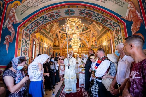 Târnosirea noului lăcaș al Mănăstirii „Hristos Pantocrator” din Alba Iulia Poza 177437