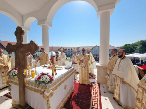 Târnosirea noului lăcaș al Mănăstirii „Hristos Pantocrator” din Alba Iulia Poza 177439