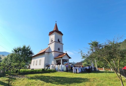 Biserica din localitatea clujeană Săcuieu a fost resfinţită Poza 177508