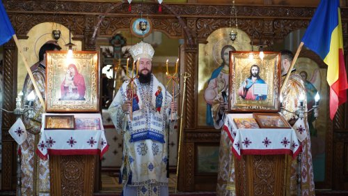Preasfințitul Părinte Damaschin Dorneanul a slujit în satul natal