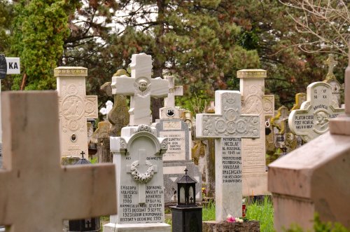 Cimitirul Mănăstirii Cernica - cea mai mare necropolă bisericească din România