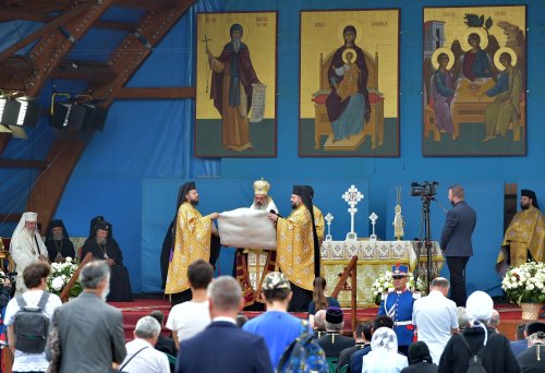 Rugăciune și mulțumire la împlinirea a 70 de ani de viață ai Patriarhului României  Poza 177943