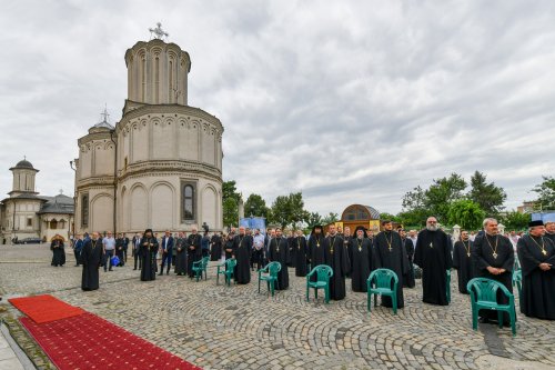 Rugăciune și mulțumire la împlinirea a 70 de ani de viață ai Patriarhului României  Poza 177957