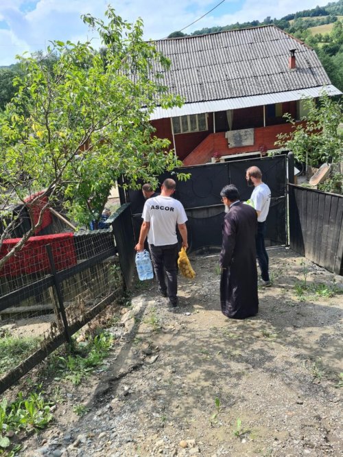Campanii de ajutorare a persoanelor afectate de inundații din Munţii Apuseni Poza 178110