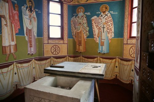 Biserica din Obrijeni a îmbrăcat  veșmântul sfințirii Poza 178196