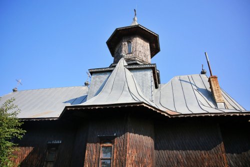 Biserica din Obrijeni a îmbrăcat  veșmântul sfințirii Poza 178208