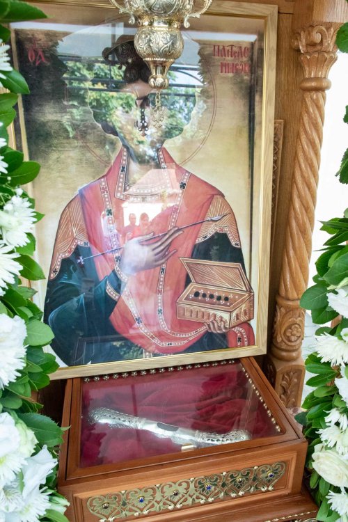 Sfântul Pantelimon cinstit la Parohia Mărcuţa din Capitală Poza 178370