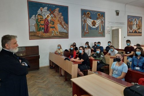Şcoala de vară în domeniul teologiei ortodoxe şi istoriei, pentru elevii cu risc de abandon Poza 178528