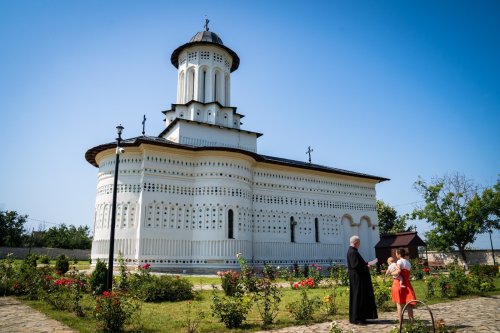 Sfântul Tămăduitor Pantelimon, cinstit de credincioșii Parohiei Aroneanu Poza 178599