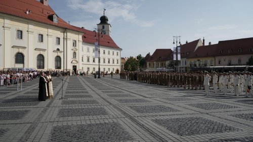 Festivitatea de acordare a primului grad de ofiţer absolvenţilor Academiei Forţelor Terestre din Sibiu