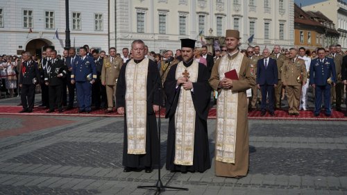 Festivitatea de acordare a primului grad de ofiţer absolvenţilor Academiei Forţelor Terestre din Sibiu Poza 178689