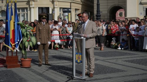 Festivitatea de acordare a primului grad de ofiţer absolvenţilor Academiei Forţelor Terestre din Sibiu Poza 178692