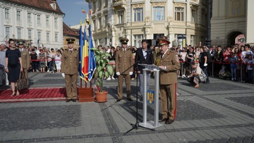 Festivitatea de acordare a primului grad de ofiţer absolvenţilor Academiei Forţelor Terestre din Sibiu Poza 178693