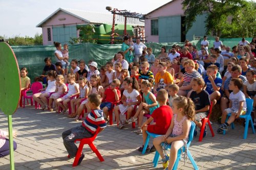 Bucuria copilăriei și filantropie la Firiteaz, județul Arad
