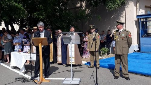 Binecuvântarea absolvenților unei școli militare din Pitești Poza 179075