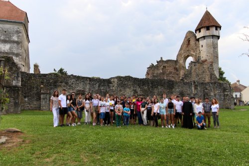 Excursie culturală pentru 55 de copii buzoieni la Făgăraș și Sibiu Poza 179257