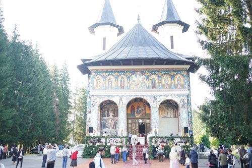 Seminariștii de la Mănăstirea Neamț și-au sărbătorit ocrotitorul Poza 179124