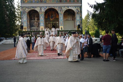 Seminariștii de la Mănăstirea Neamț și-au sărbătorit ocrotitorul Poza 179127