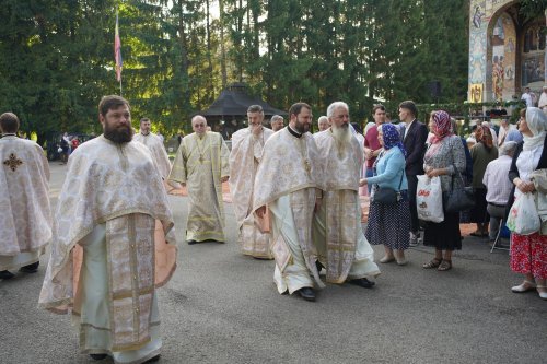 Seminariștii de la Mănăstirea Neamț și-au sărbătorit ocrotitorul Poza 179128