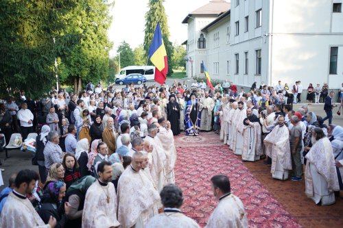Seminariștii de la Mănăstirea Neamț și-au sărbătorit ocrotitorul Poza 179141