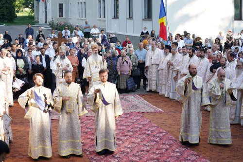 Seminariștii de la Mănăstirea Neamț și-au sărbătorit ocrotitorul Poza 179169