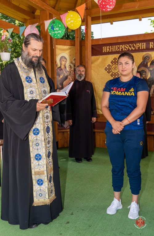 Sportiva Bianca Florentina Ghelber, premiată de Arhiepiscopul Romanului și Bacăului Poza 179864