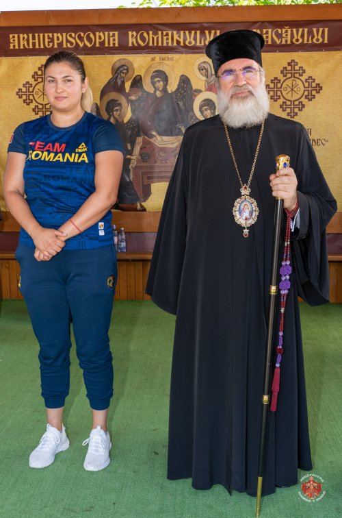 Sportiva Bianca Florentina Ghelber, premiată de Arhiepiscopul Romanului și Bacăului Poza 179865