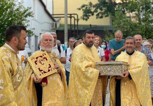 Sfântul Ierarh Miron pomenit la biserica sa din Capitală Poza 179828