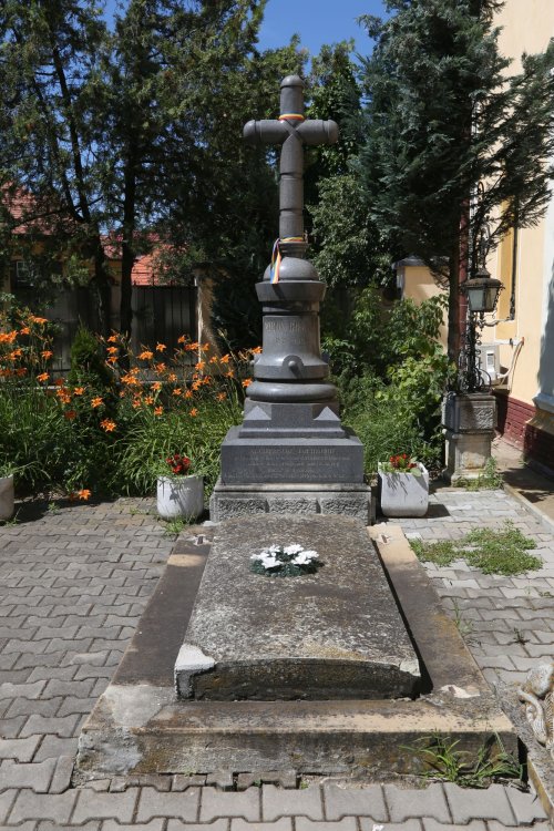 „Cimitirul vlădicilor” de la Biserica „Buna Vestire” din Sibiu Poza 180011