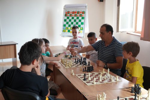 Cursuri și concursuri de șah pentru copii la Brăila Poza 180086