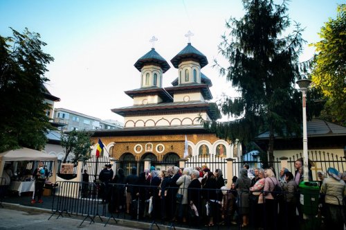 Sfinte moaşte duse la Parohia Apărătorii Patriei 1 din București  Poza 180043