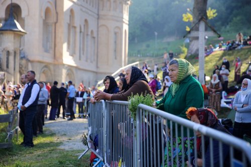 Mii de credincioşi la sărbătoarea hramului de la Mănăstirea Nicula Poza 180276